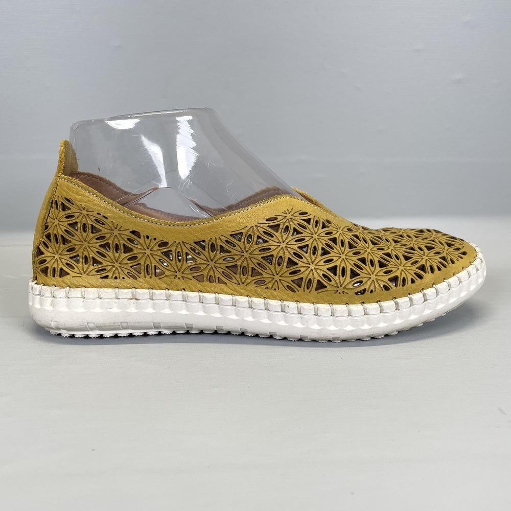 Bueno Shoes Womens Size 6 Mustard Yellow Leather Slip On Cutout Flats Comfort